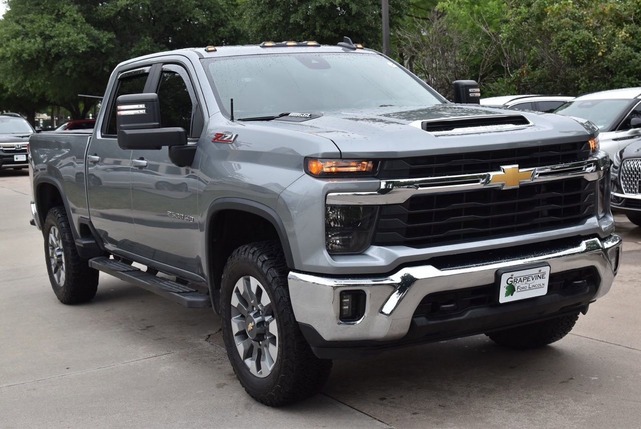 Used 2024 Chevrolet Silverado 2500 LT AWD/4WD image 4