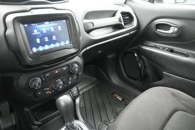 Used 2018 Jeep Renegade Altitude FWD image 28