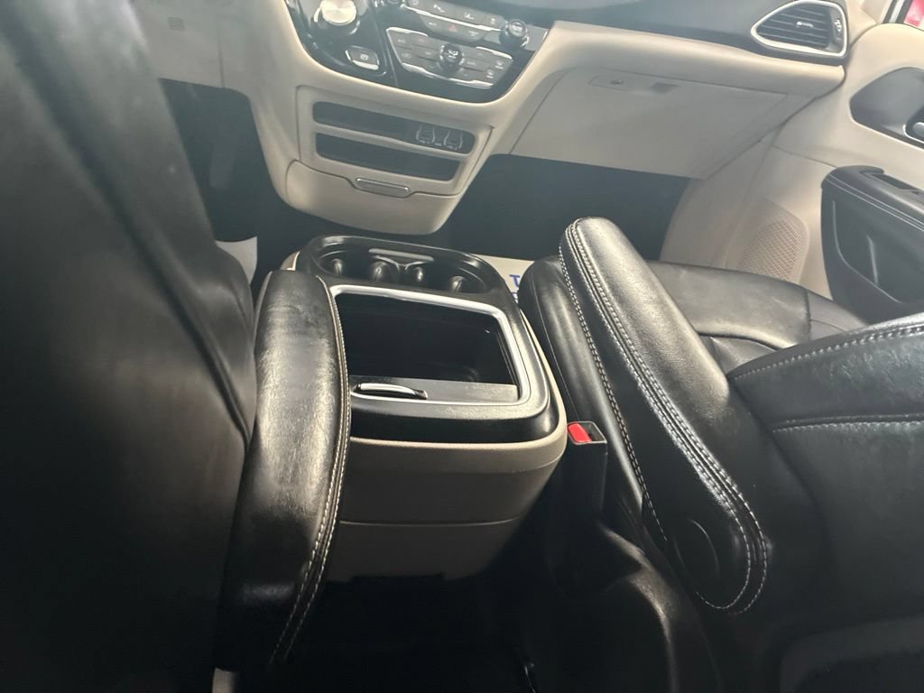 Certified 2024 Chrysler Pacifica Touring-L FWD image 21