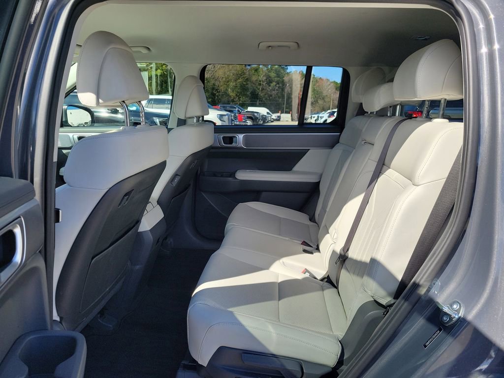 Certified 2025 Hyundai Santa Fe SEL image 11