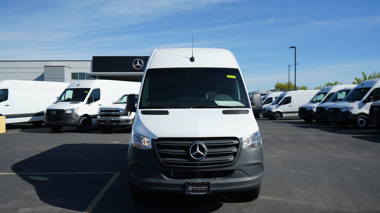 Used 2024 Mercedes-Benz Sprinter 2500 image 2