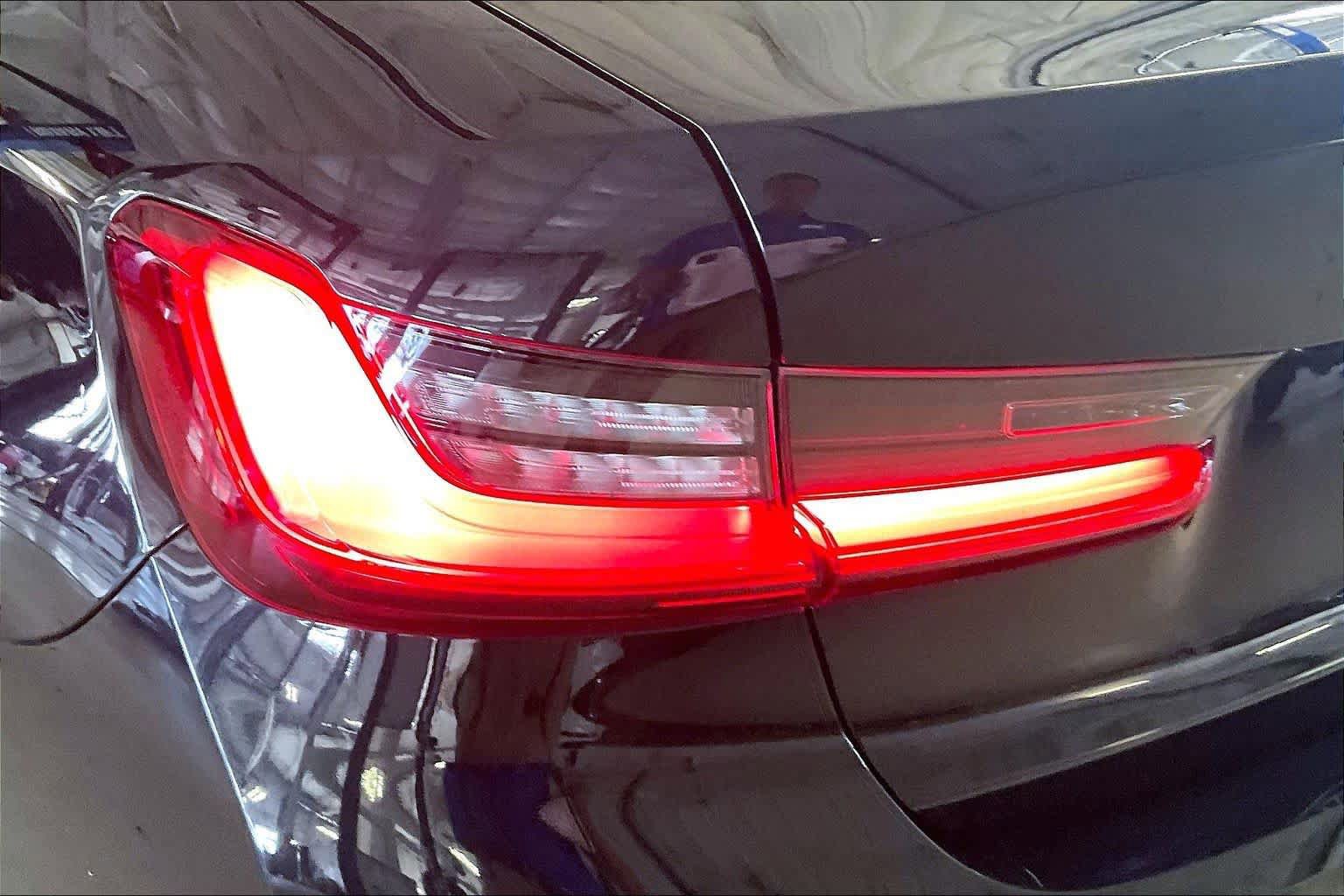 Used 2021 BMW 330i Sedan w/ Driving Assistance Package RWD image 25