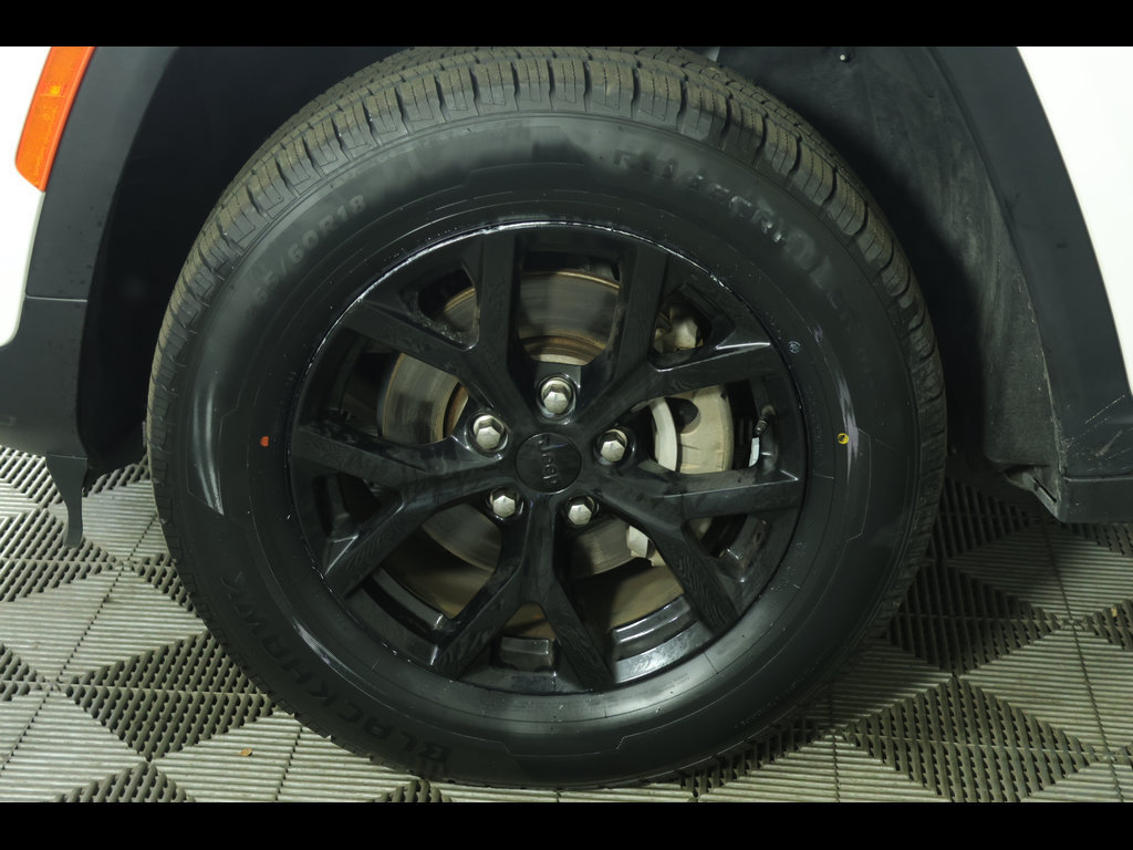 Used 2024 Jeep Grand Cherokee Altitude AWD/4WD image 13