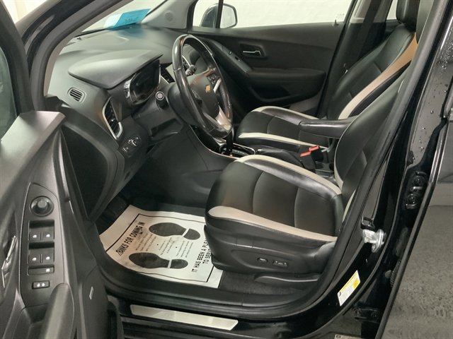 Used 2019 Chevrolet Trax Premier w/ Midnight Edition AWD/4WD image 15