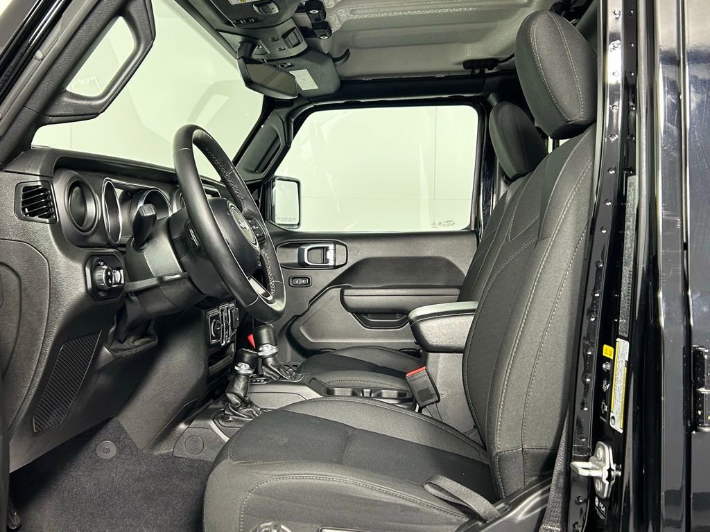 Used 2022 Jeep Gladiator Willys AWD/4WD image 29