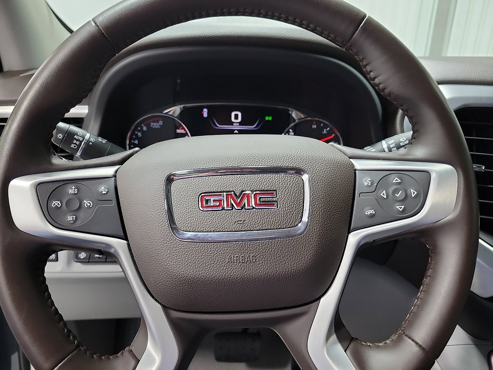 Used 2020 GMC Acadia SLT w/ Driver Alert Package II image 19