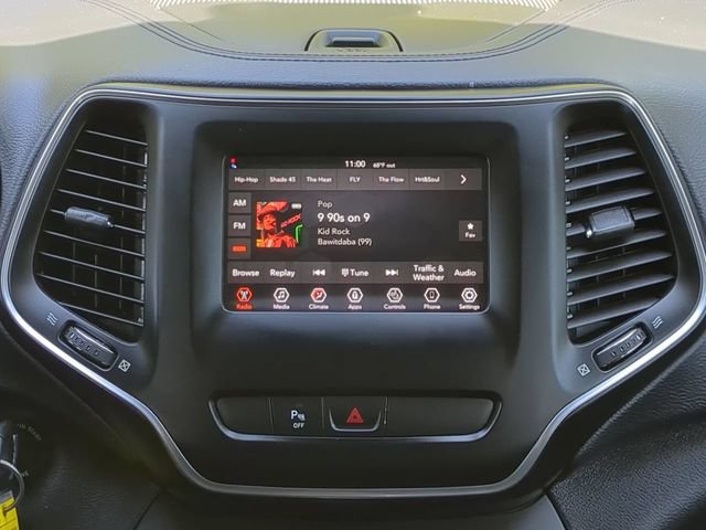 Used 2019 Jeep Cherokee Latitude w/ Cold Weather Group FWD image 17