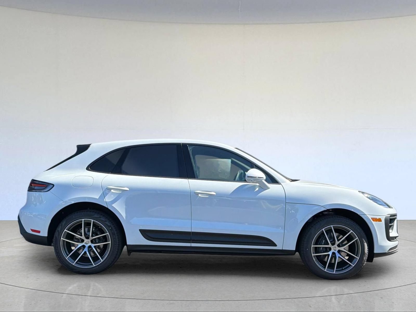 New 2026 Porsche Macan AWD/4WD image 9