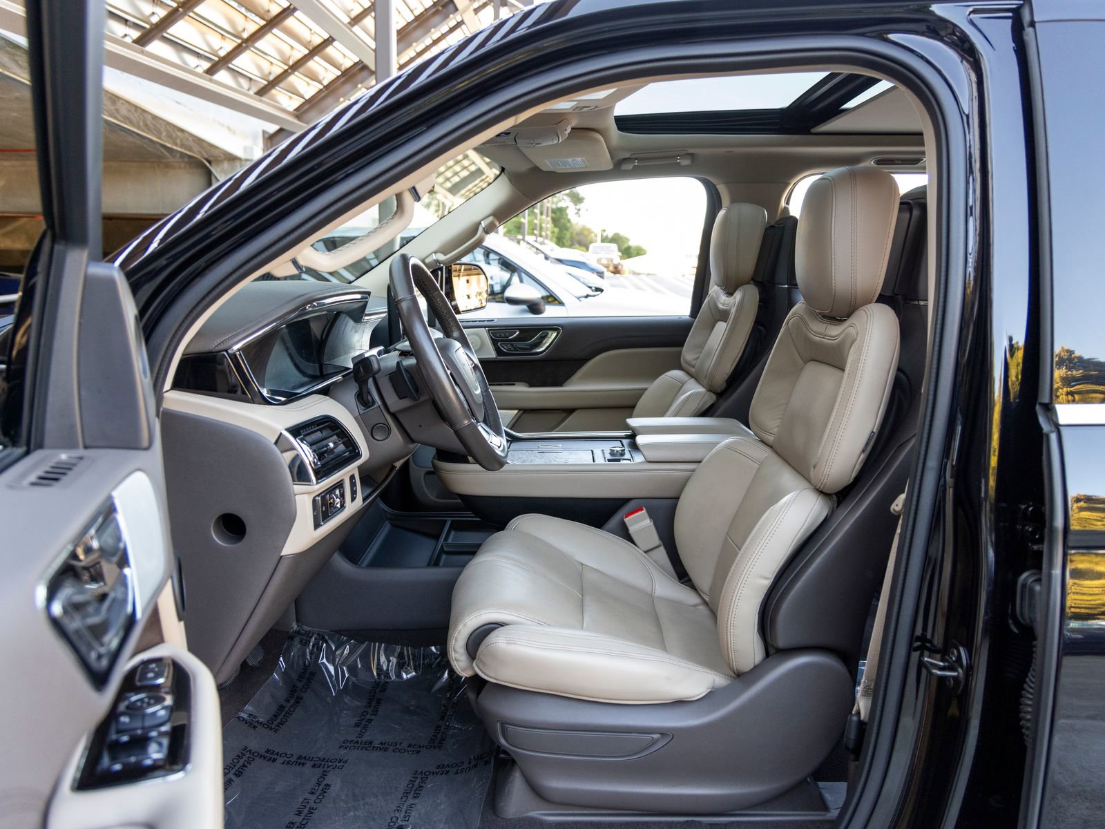 Used 2023 Lincoln Navigator Reserve image 23