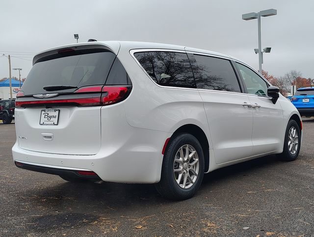 New 2026 Chrysler Pacifica Select FWD image 3