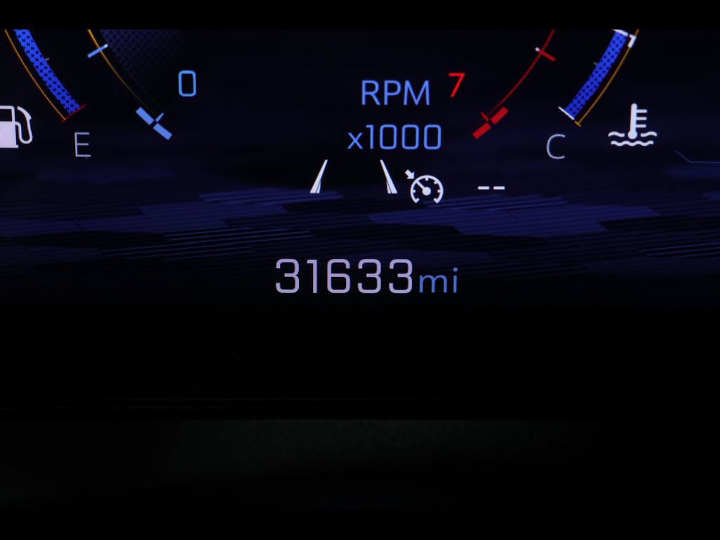 Used 2025 Chevrolet Traverse LT image 23