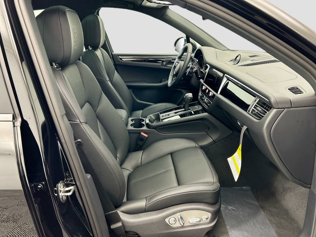 Used 2026 Porsche Macan AWD/4WD image 22