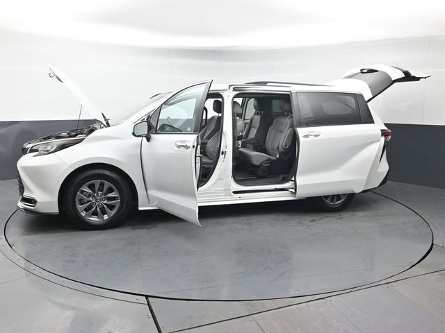 Certified 2022 Toyota Sienna XLE image 51