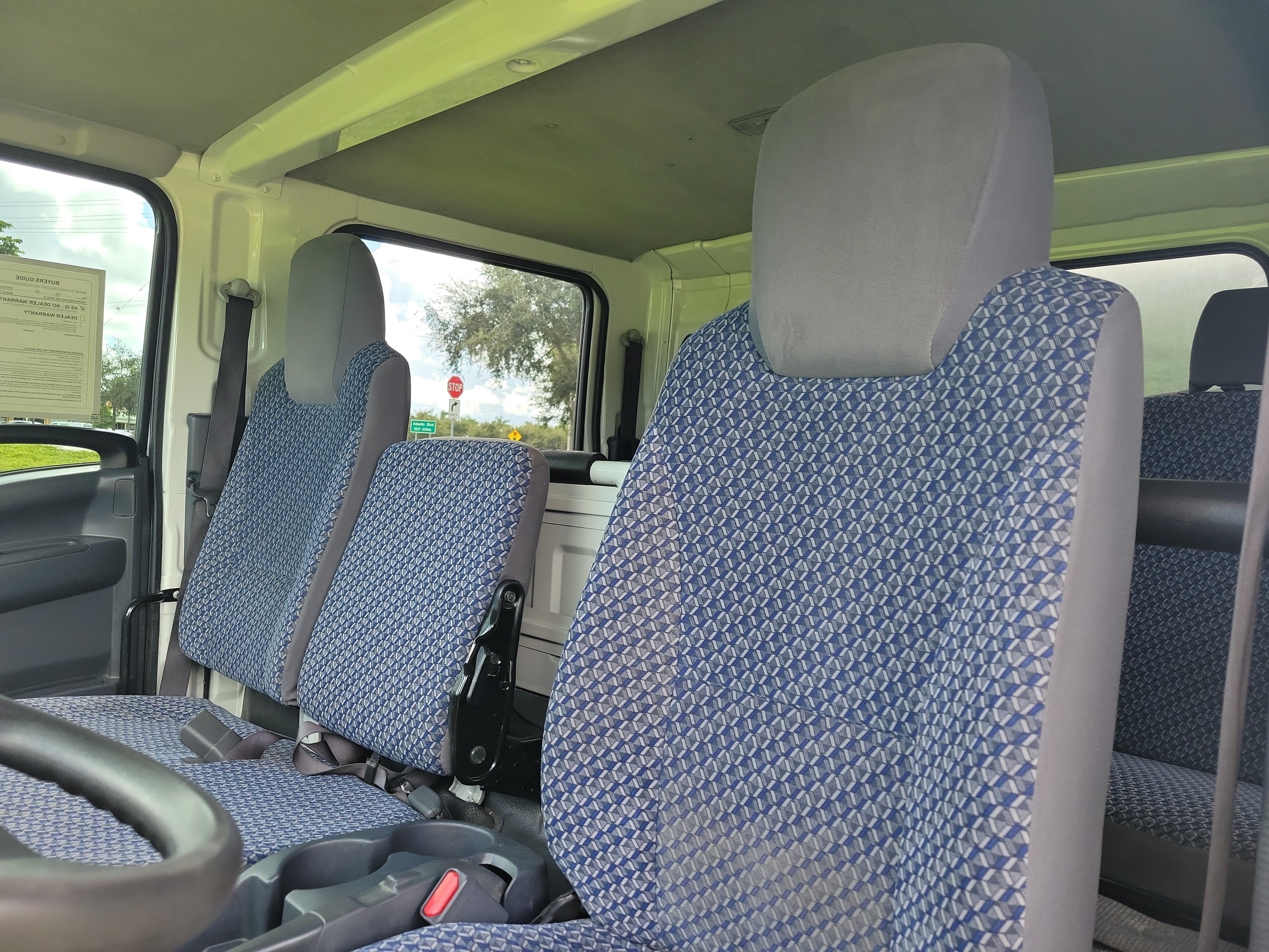 Used 2024 Isuzu NPR RWD image 27