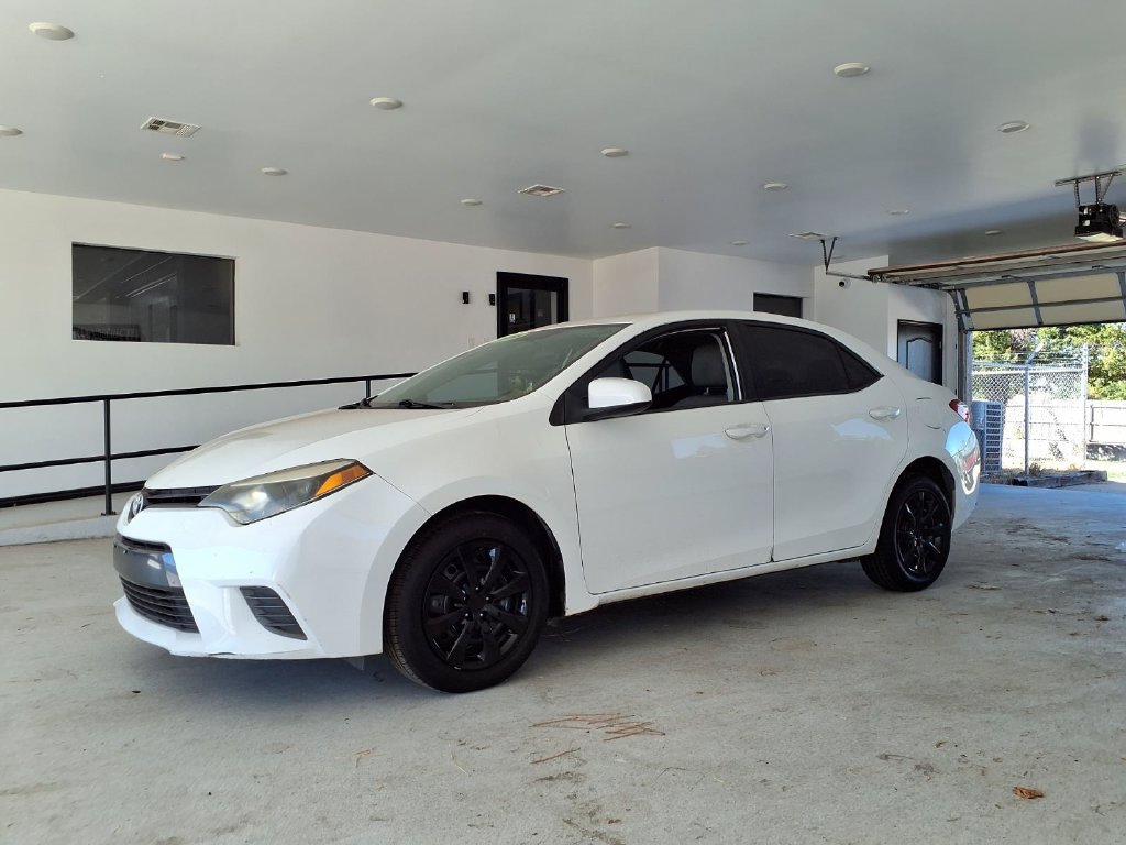 Used 2016 Toyota Corolla LE FWD image 2