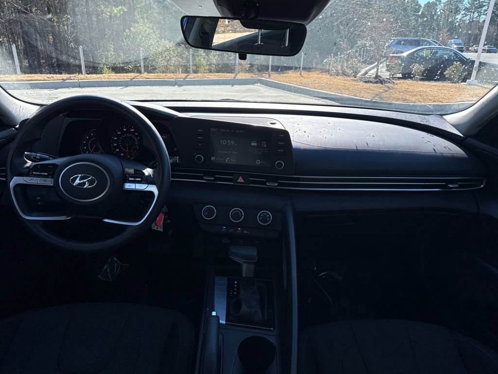 Used 2021 Hyundai Elantra SE image 16