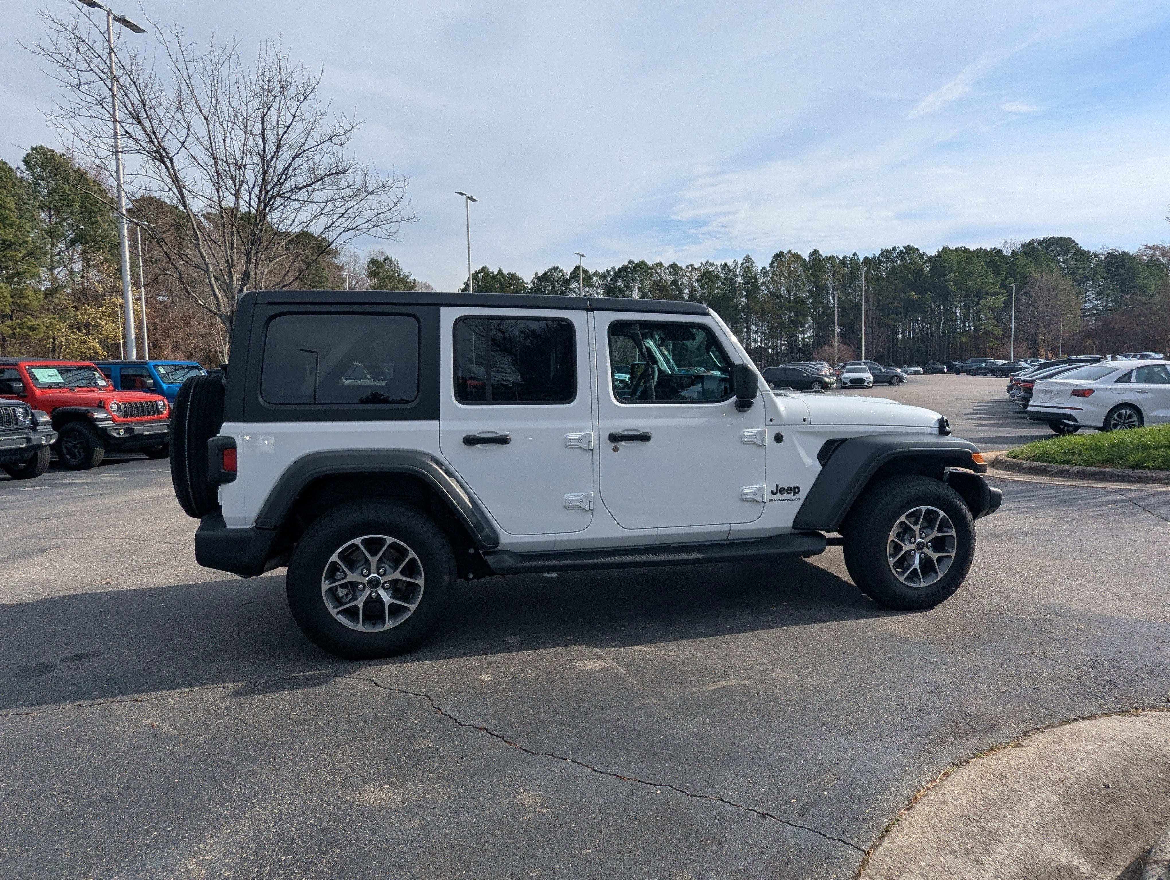 Used 2024 Jeep Wrangler Sport S image 4