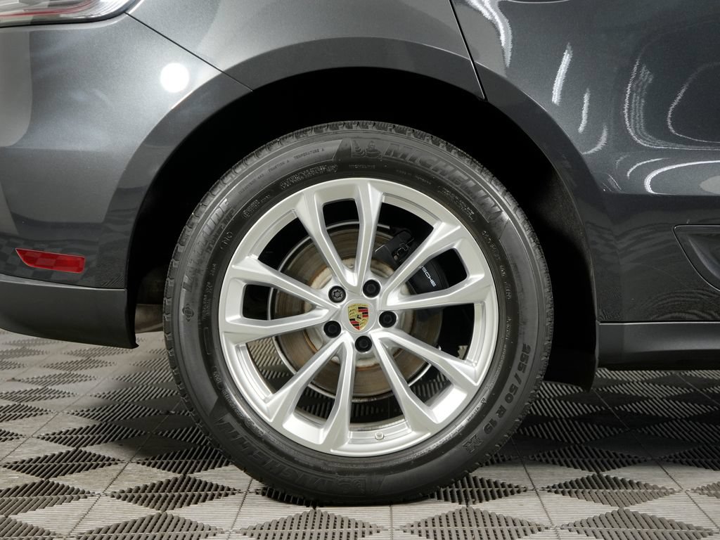Certified 2023 Porsche Macan Turbo AWD/4WD image 13