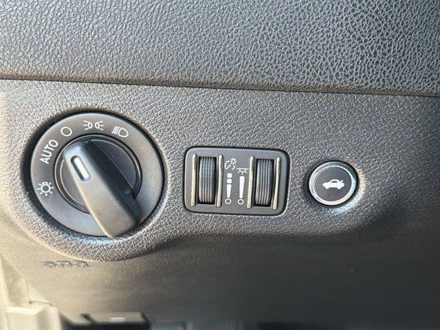 Used 2019 Dodge Charger SXT RWD image 41