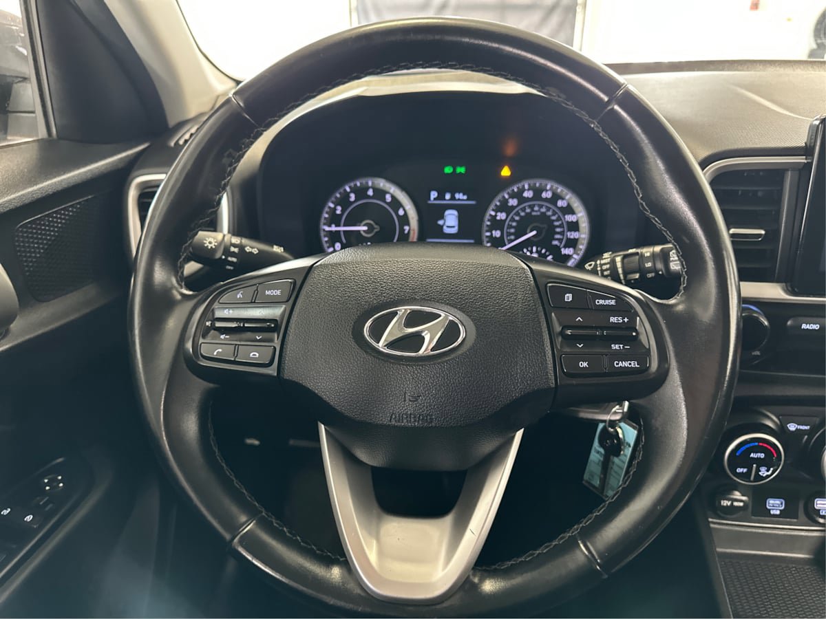 Used 2021 Hyundai Venue SEL FWD image 20