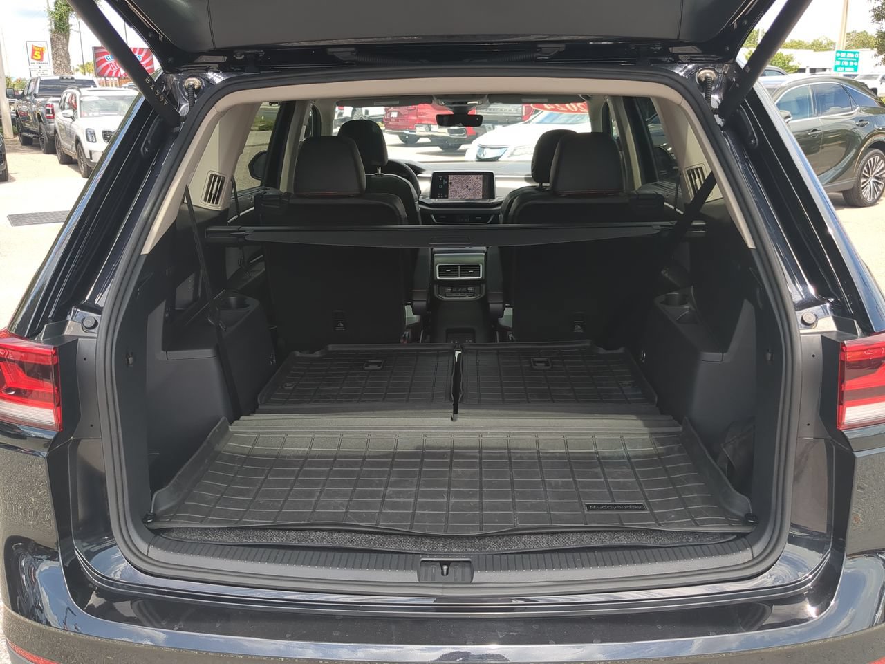Used 2024 Volkswagen Atlas Peak Edition SEL AWD/4WD image 12