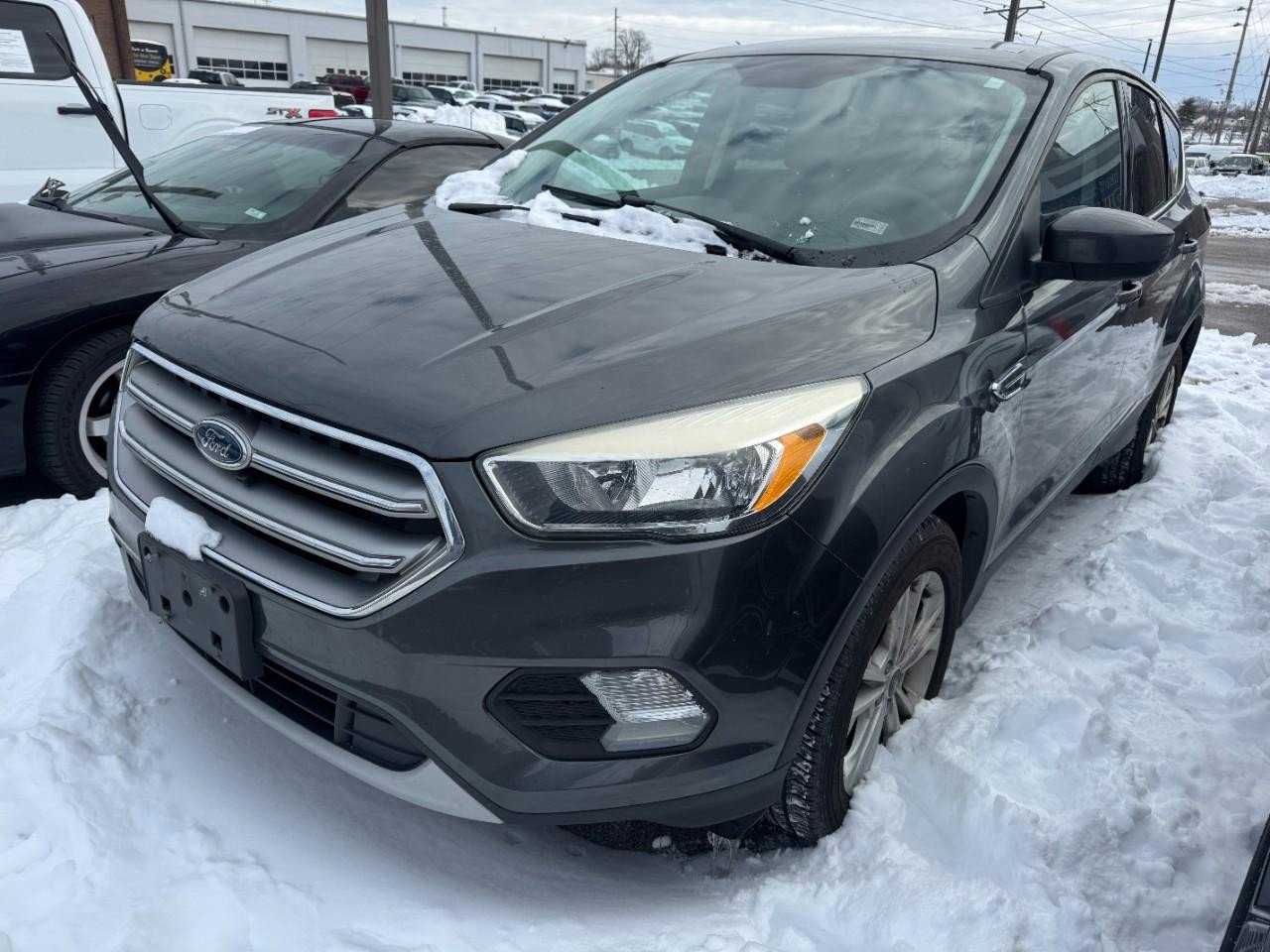 Used 2017 Ford Escape SE image 3