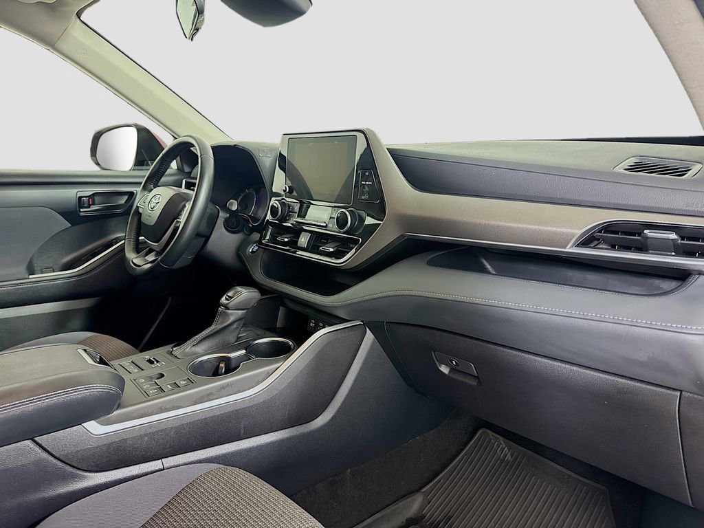 Used 2023 Toyota Highlander LE image 26