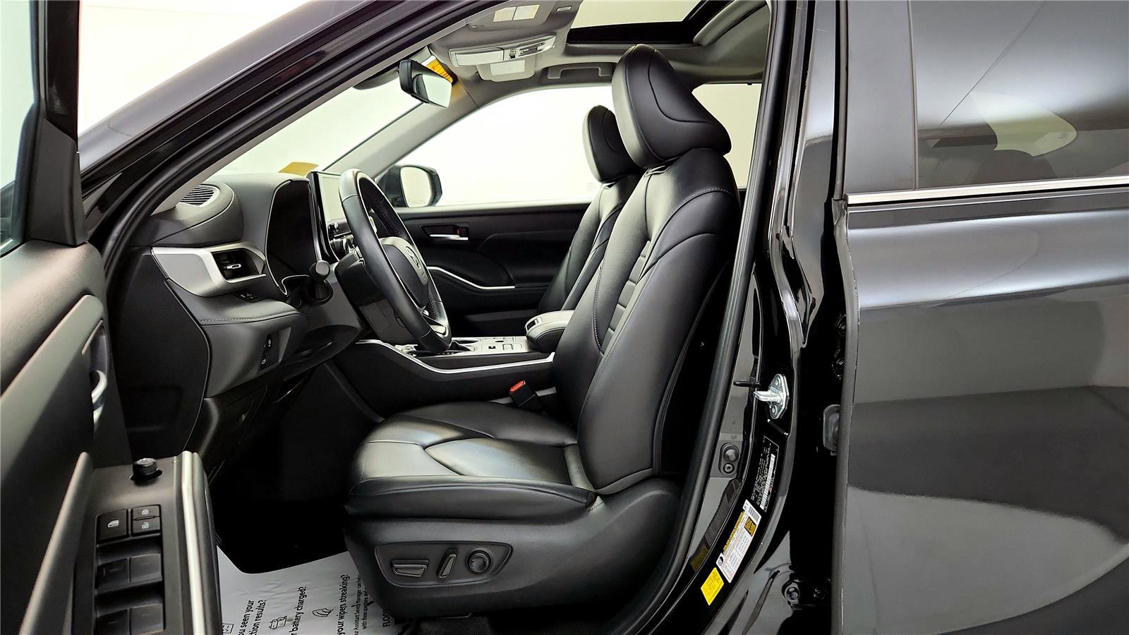 Used 2024 Toyota Highlander XLE image 26