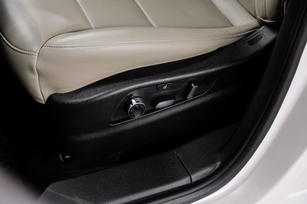 Used 2021 Cadillac XT4 Premium Luxury image 38