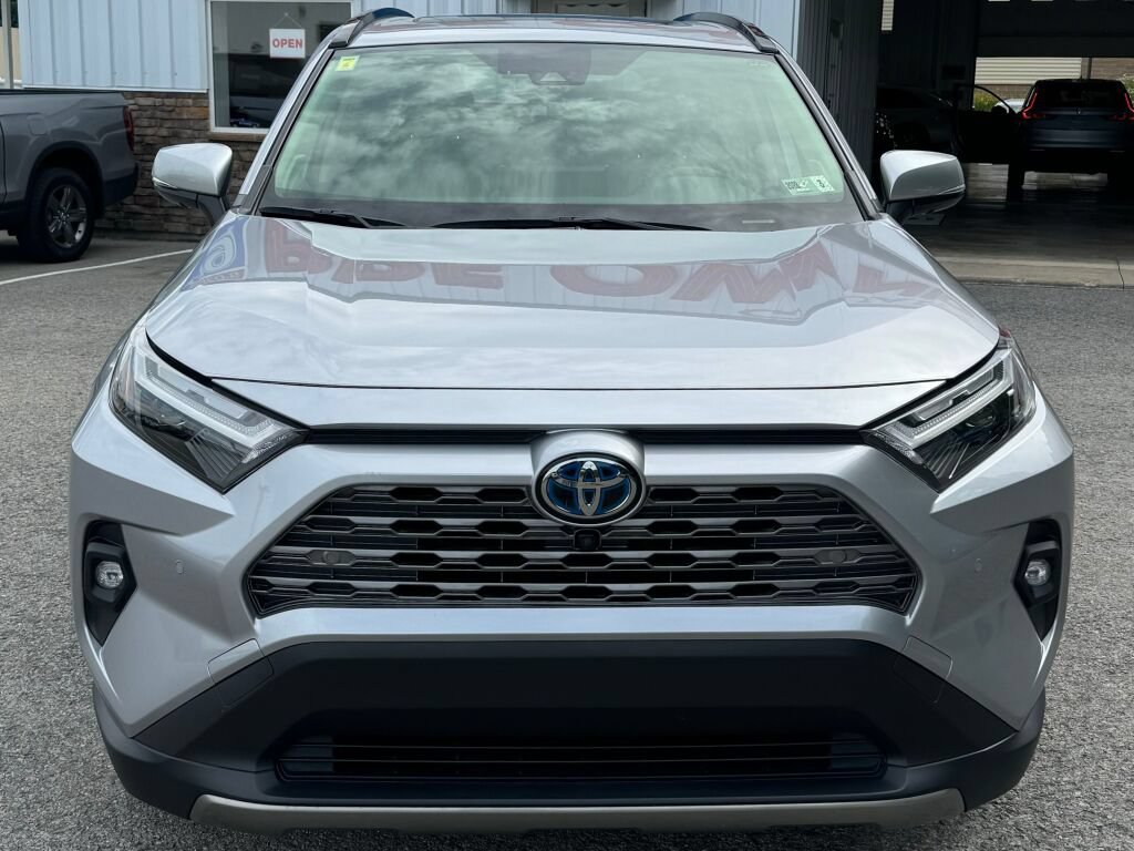 Used 2022 Toyota RAV4 Limited AWD/4WD image 2