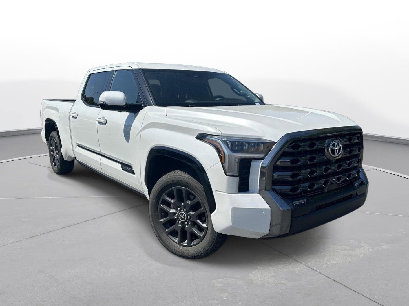 Used 2023 Toyota Tundra Platinum w/ Advanced Package AWD/4WD image 4