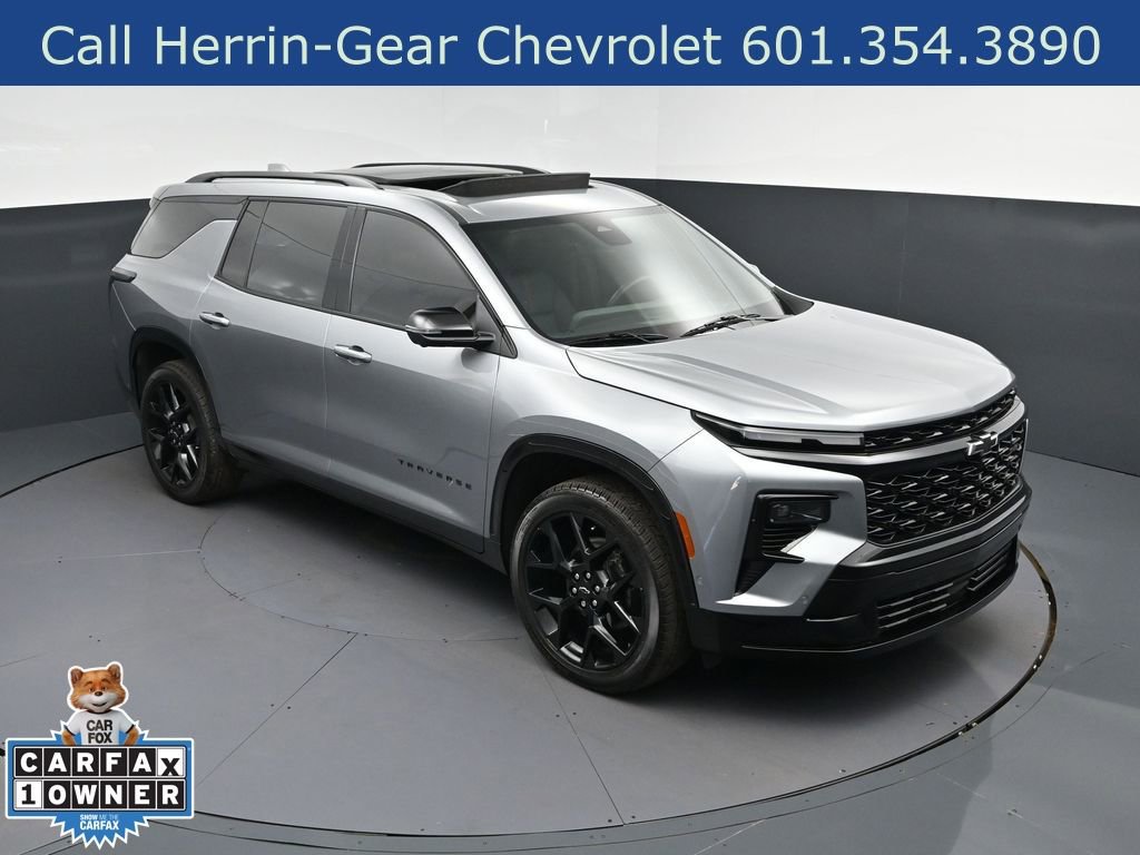 Used 2024 Chevrolet Traverse RS image 1