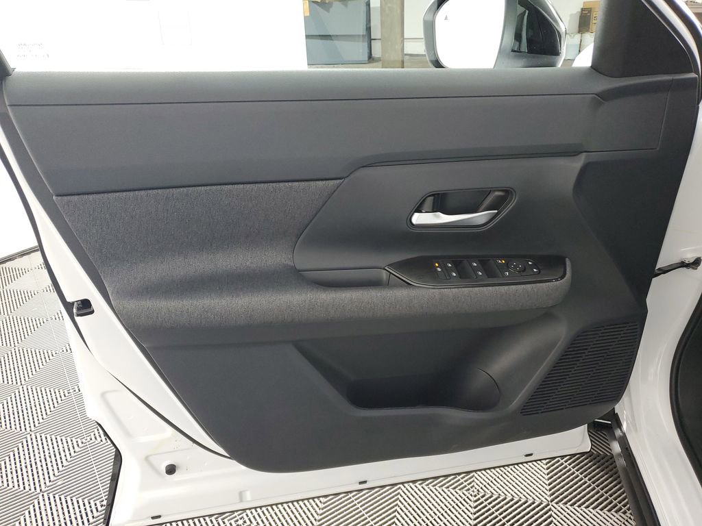 New 2026 Nissan Kicks SV w/ SV Premium Package image 28