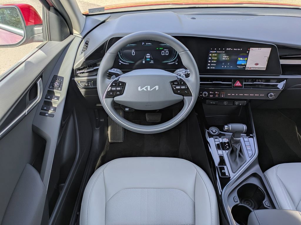 Used 2025 Kia Niro EX image 16