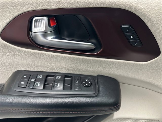 Used 2020 Chrysler Pacifica Limited image 20