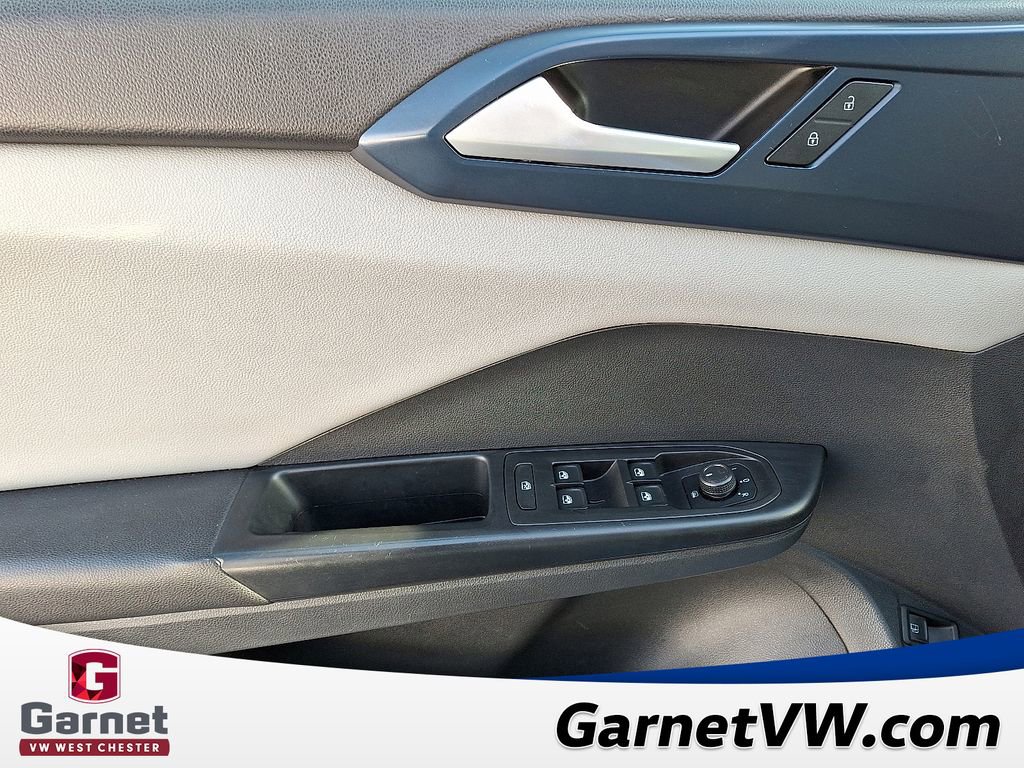 Certified 2023 Volkswagen Taos SE w/ Panoramic Sunroof Package image 13