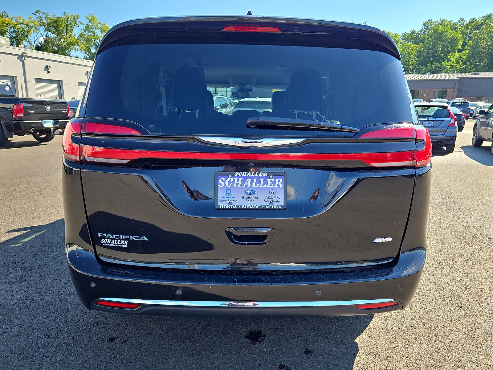 Used 2023 Chrysler Pacifica Touring-L AWD/4WD image 5