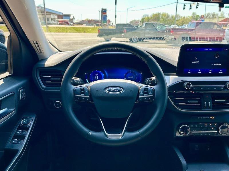 Used 2022 Ford Escape SEL w/ Technology Package FWD image 12