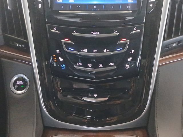 Used 2020 Cadillac Escalade Luxury w/ Escalade Sport Edition AWD/4WD image 4