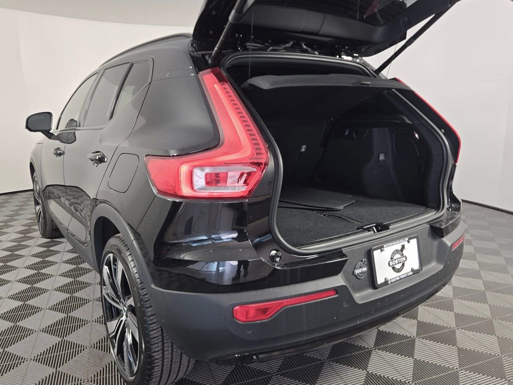 Used 2021 Volvo XC40 P8 Recharge w/ Advanced Package image 9