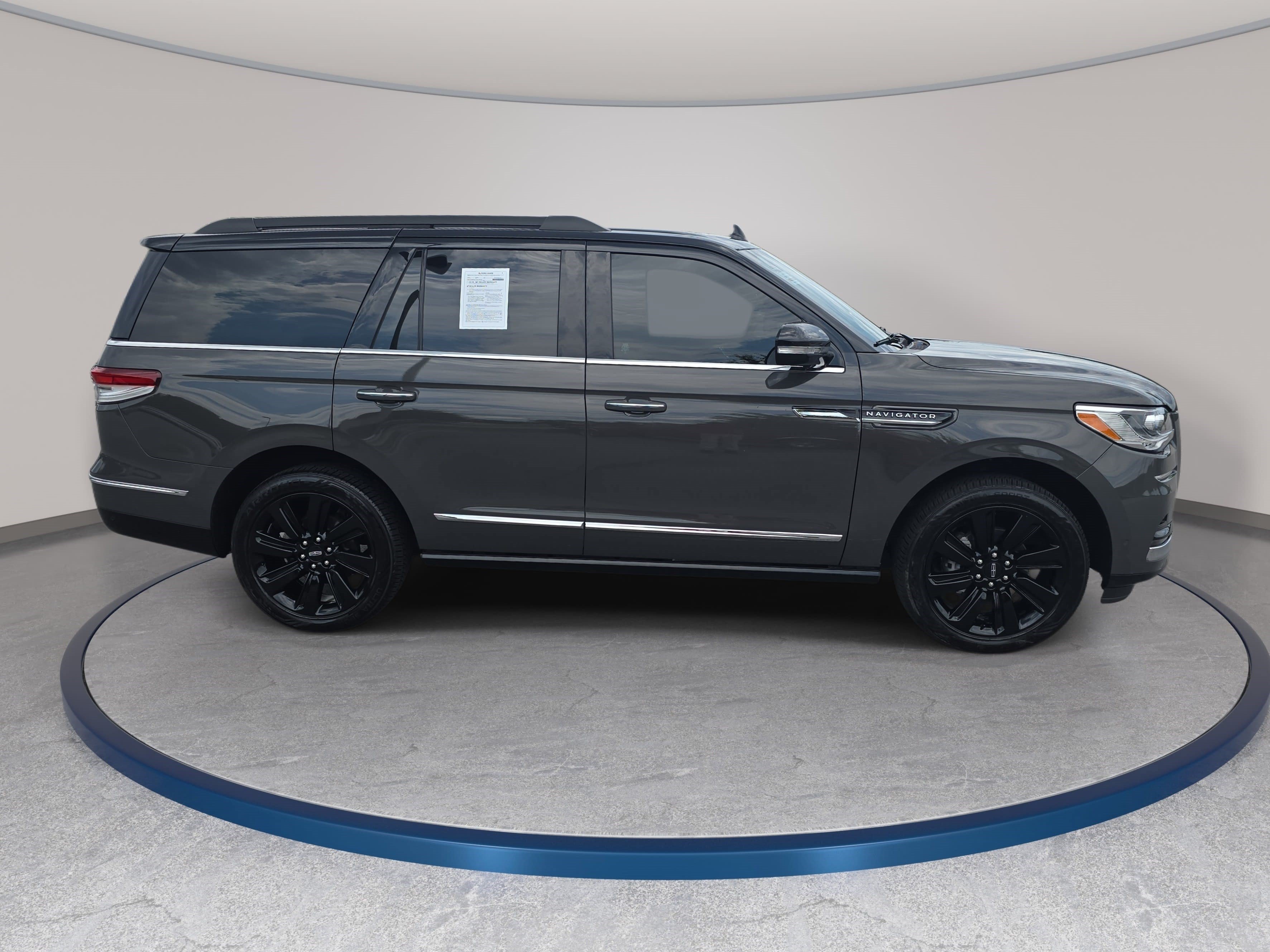 Certified 2024 Lincoln Navigator Black Label AWD/4WD image 4