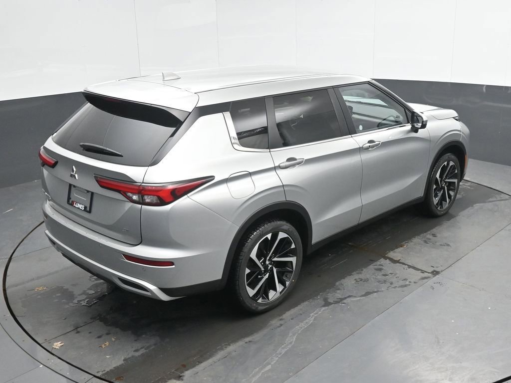 Used 2024 Mitsubishi Outlander SE image 34