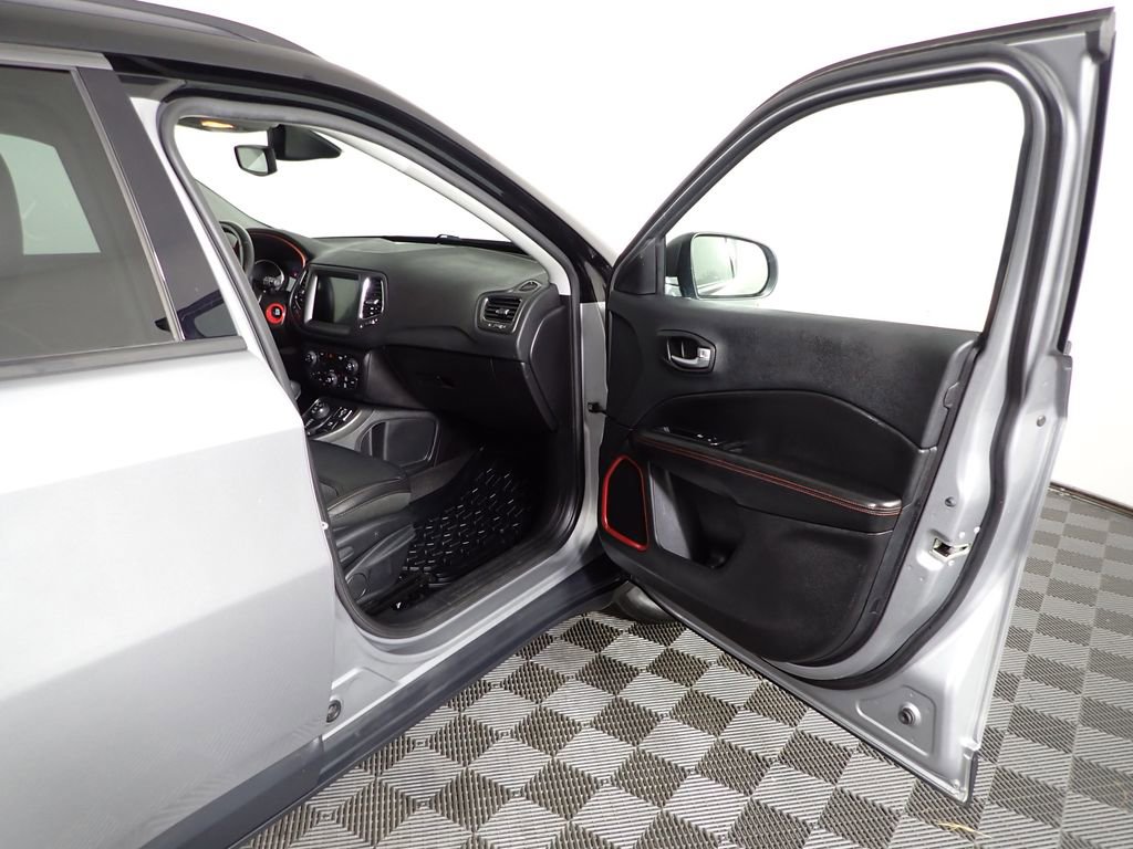 Used 2019 Jeep Compass Trailhawk image 31