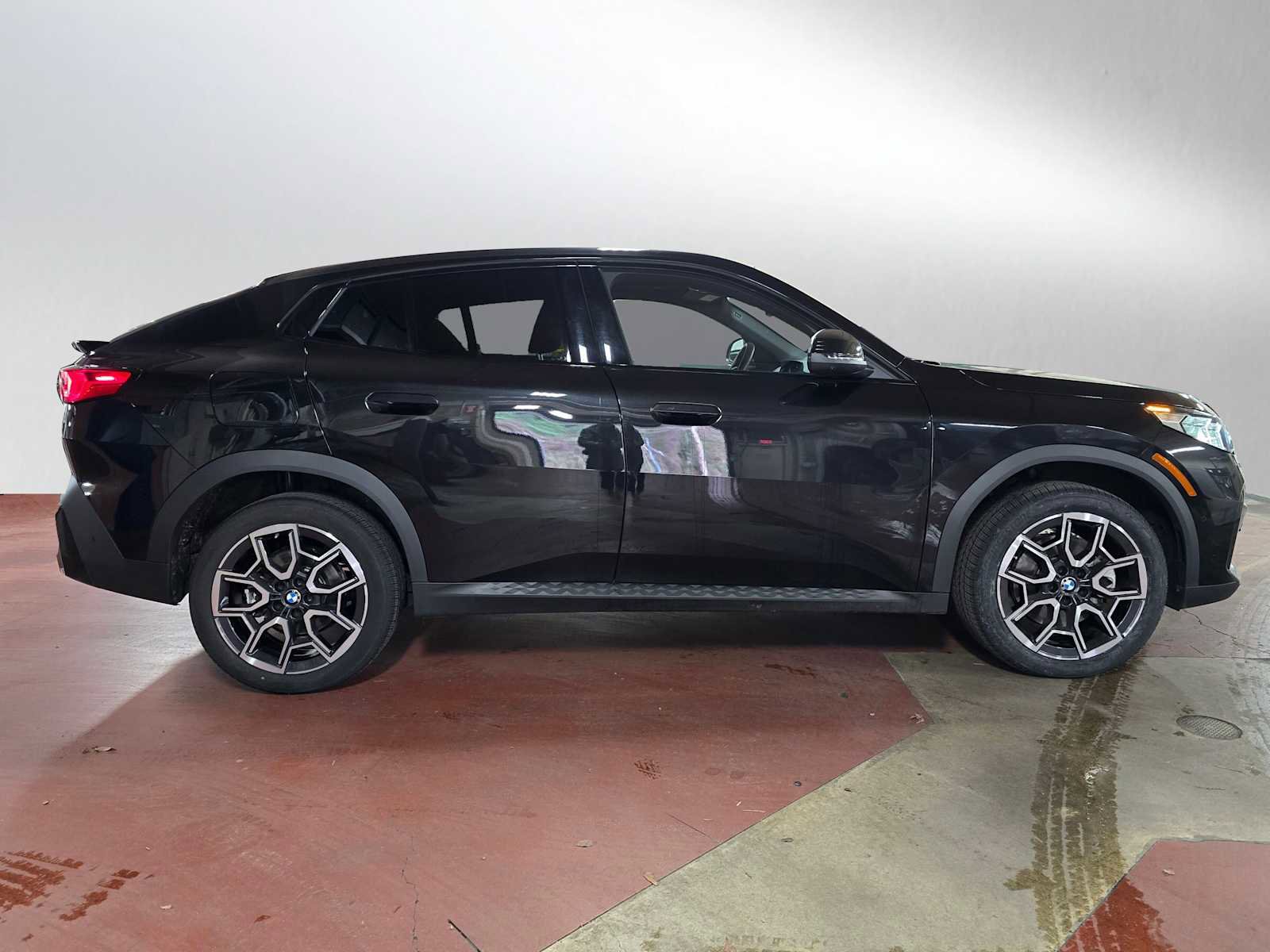 Used 2025 BMW X2 xDrive28i w/ Technology Package image 2
