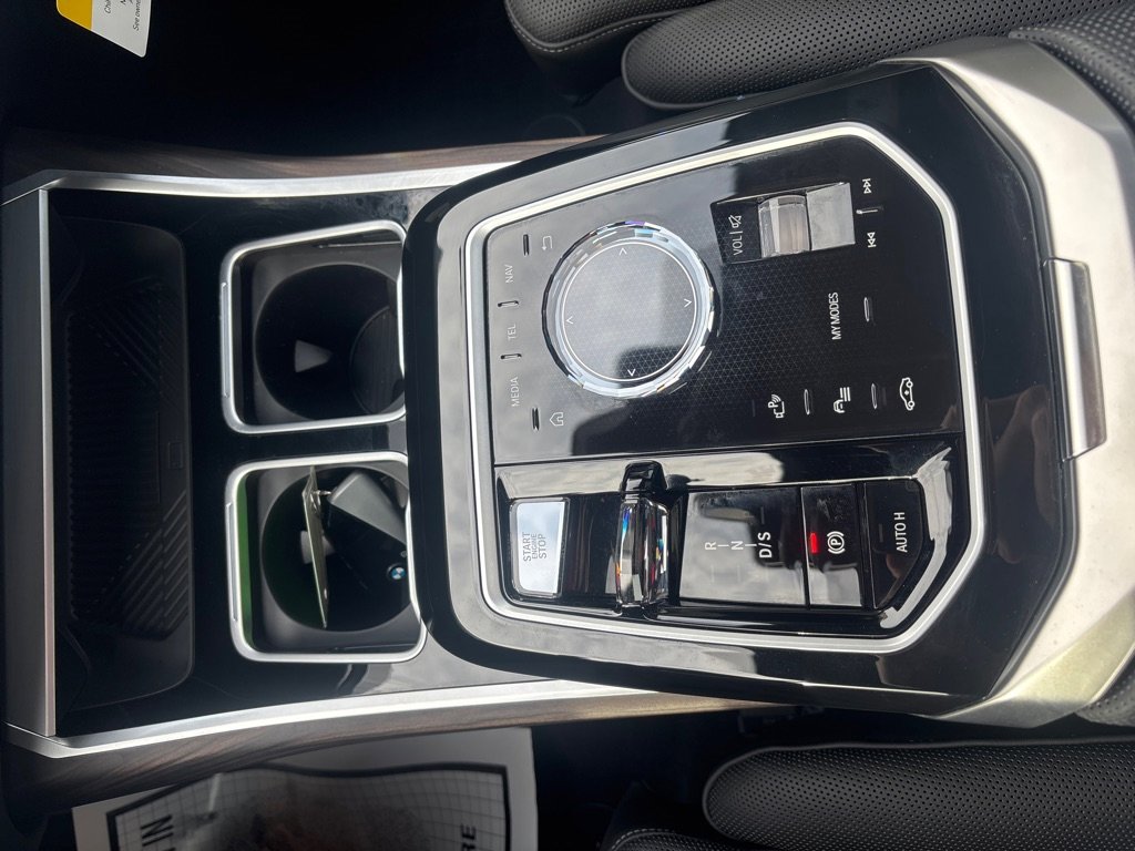 Used 2024 BMW 750e xDrive w/ Premium Package image 19