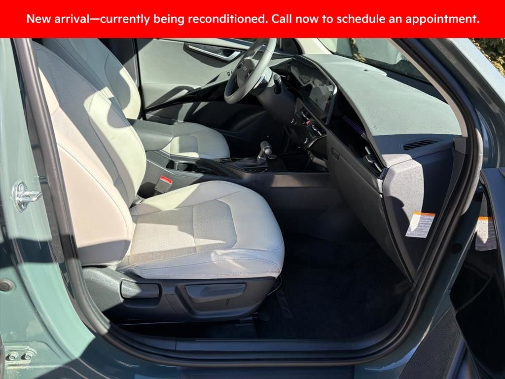 Used 2025 Kia Niro EX image 19