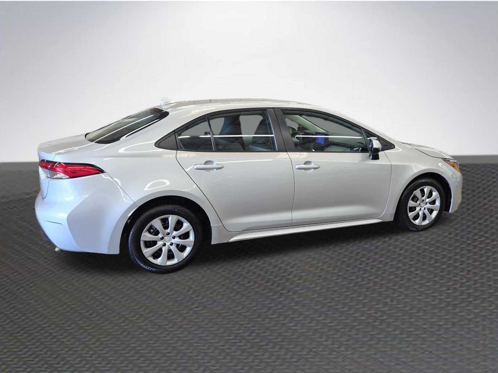 Used 2023 Toyota Corolla LE FWD image 4