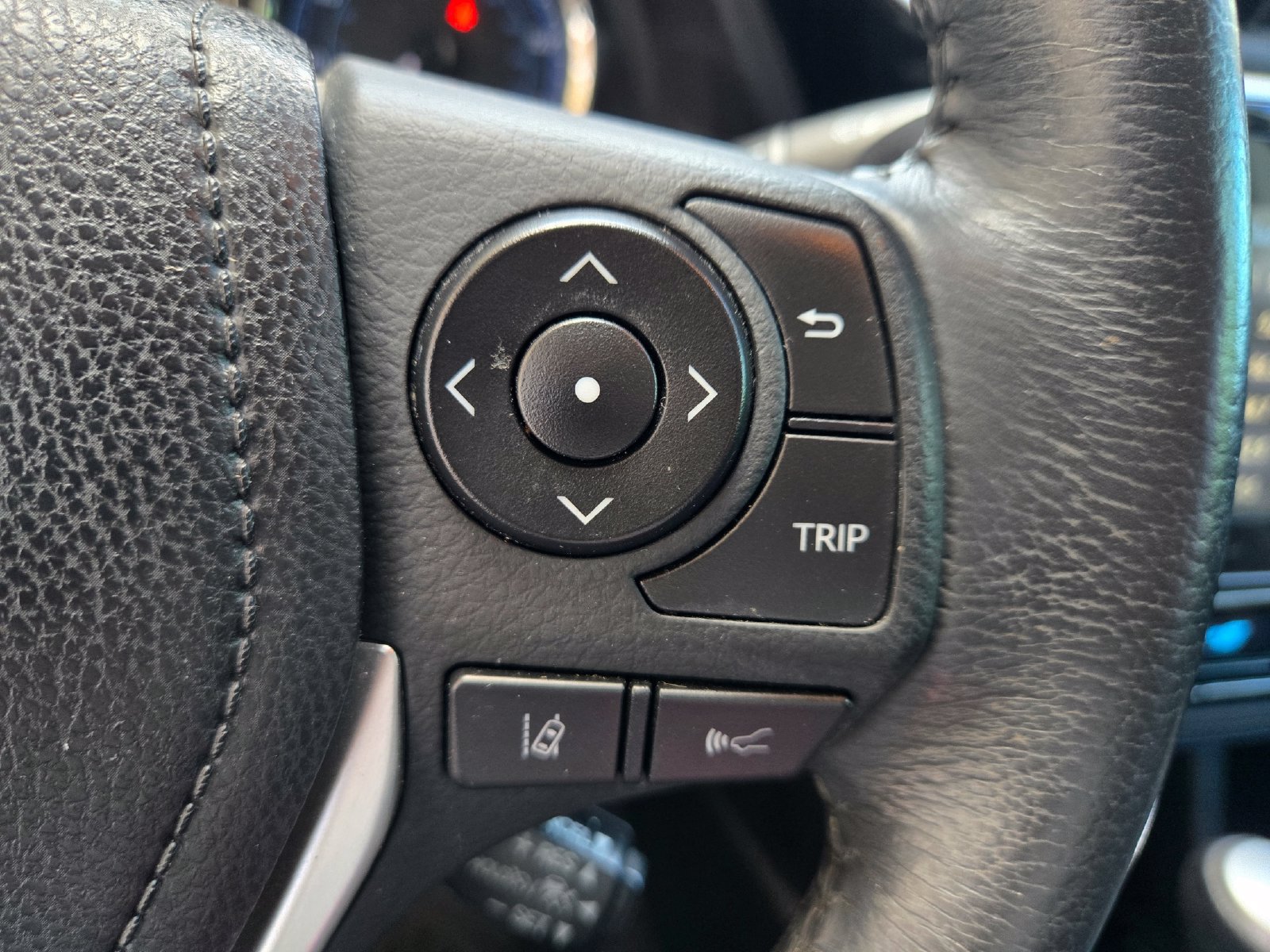 Used 2018 Toyota Corolla XSE FWD image 13