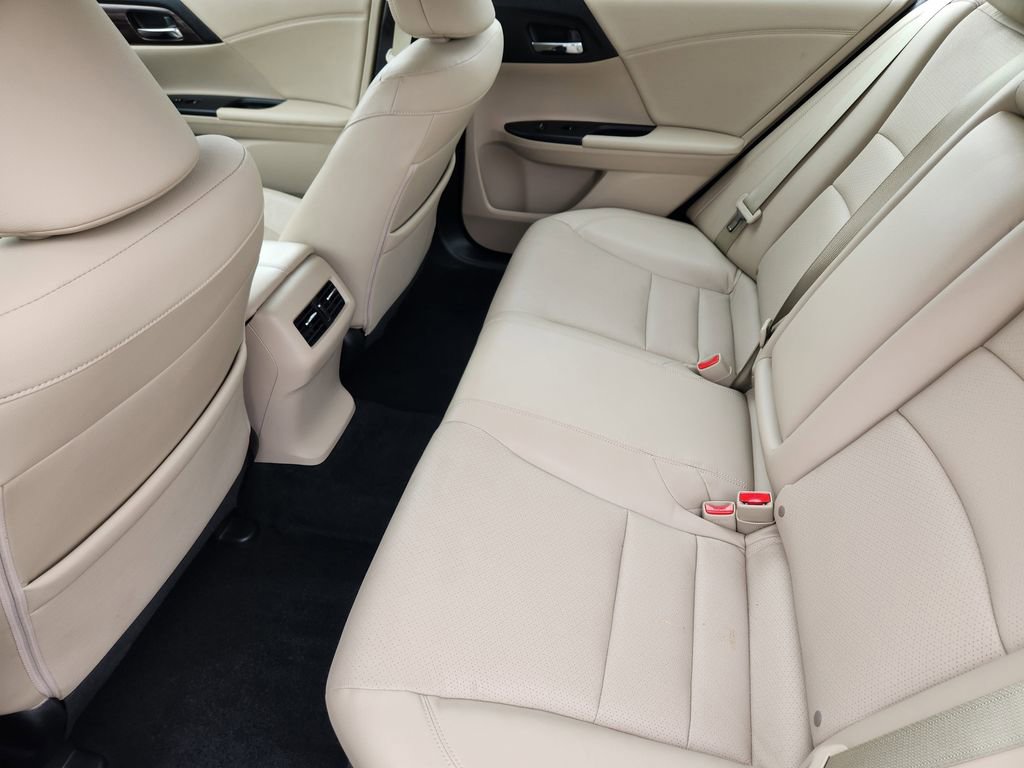 Used 2016 Honda Accord Touring image 18