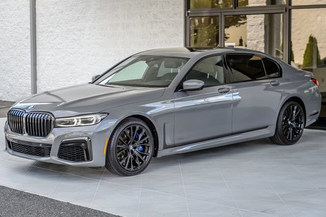 Used 2022 BMW 740i w/ M Sport Package RWD image 6